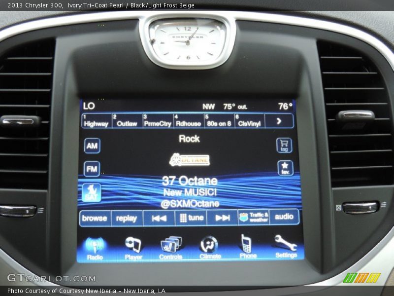 Ivory Tri-Coat Pearl / Black/Light Frost Beige 2013 Chrysler 300
