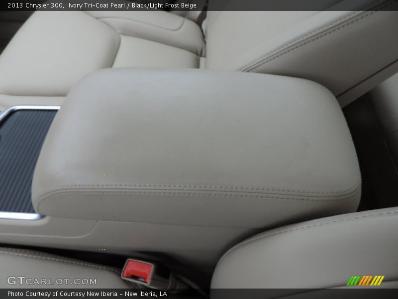 Ivory Tri-Coat Pearl / Black/Light Frost Beige 2013 Chrysler 300