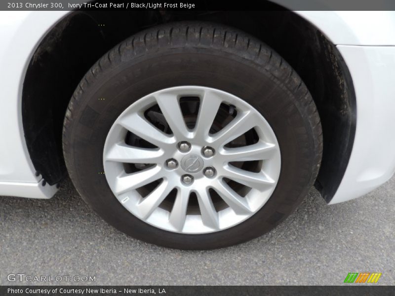 Ivory Tri-Coat Pearl / Black/Light Frost Beige 2013 Chrysler 300