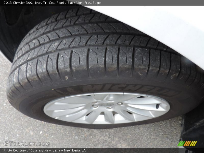 Ivory Tri-Coat Pearl / Black/Light Frost Beige 2013 Chrysler 300