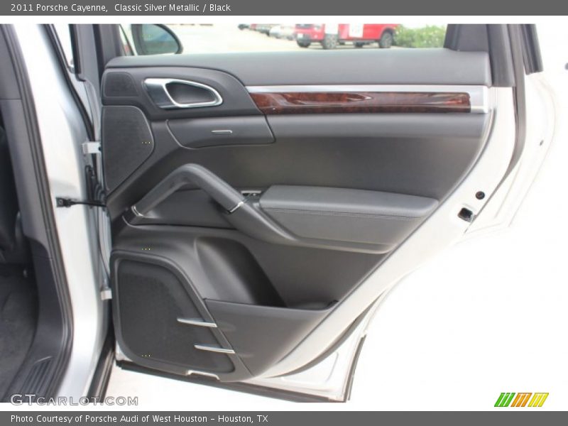 Classic Silver Metallic / Black 2011 Porsche Cayenne