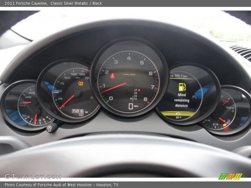 Classic Silver Metallic / Black 2011 Porsche Cayenne