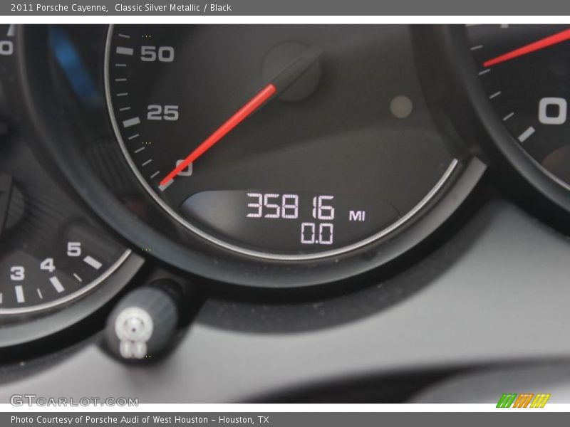 Classic Silver Metallic / Black 2011 Porsche Cayenne