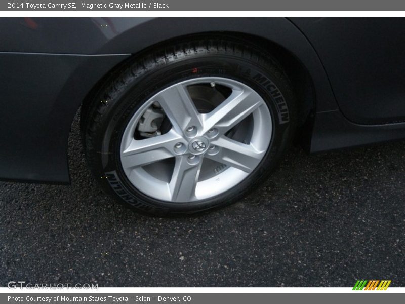 Magnetic Gray Metallic / Black 2014 Toyota Camry SE