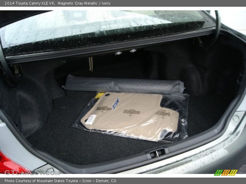 Magnetic Gray Metallic / Ivory 2014 Toyota Camry XLE V6