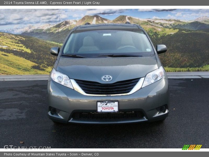 Cypress Green Pearl / Light Gray 2014 Toyota Sienna LE AWD