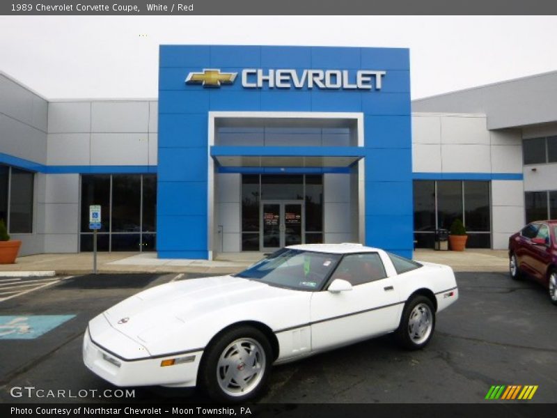 White / Red 1989 Chevrolet Corvette Coupe