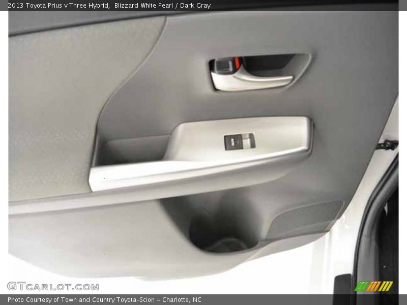 Blizzard White Pearl / Dark Gray 2013 Toyota Prius v Three Hybrid