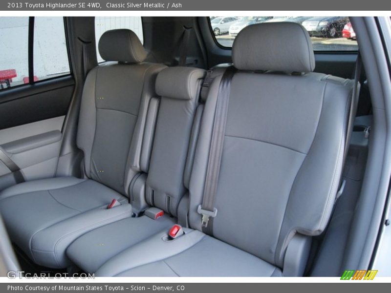 Classic Silver Metallic / Ash 2013 Toyota Highlander SE 4WD