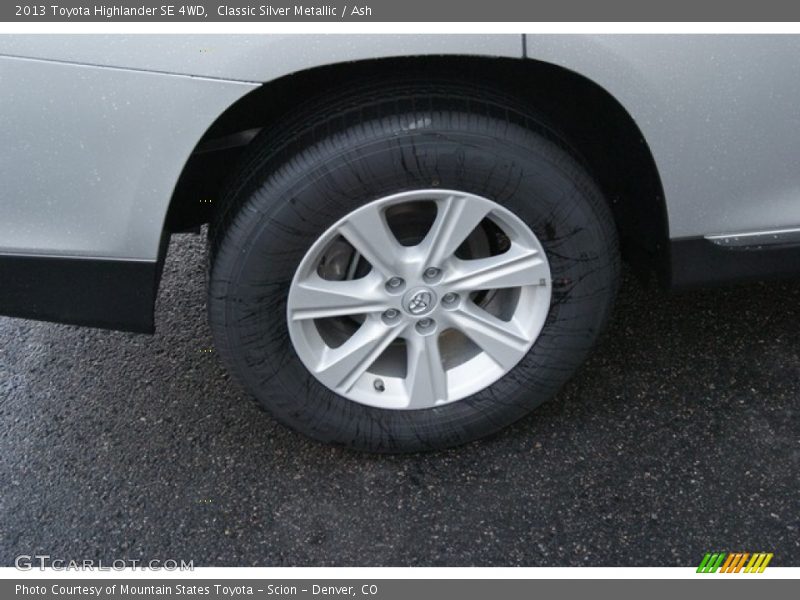 Classic Silver Metallic / Ash 2013 Toyota Highlander SE 4WD