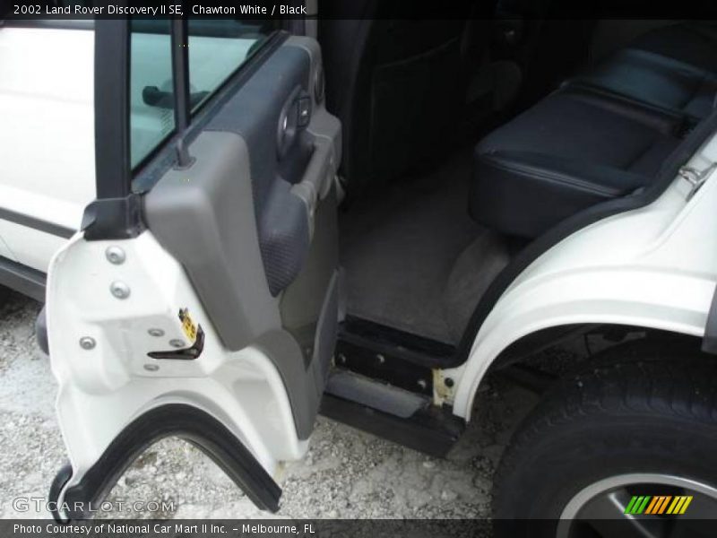 Chawton White / Black 2002 Land Rover Discovery II SE