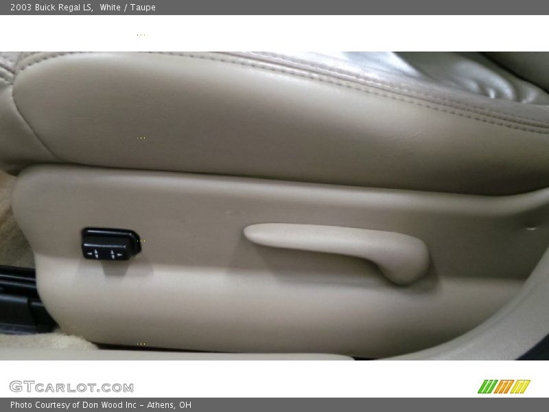 White / Taupe 2003 Buick Regal LS