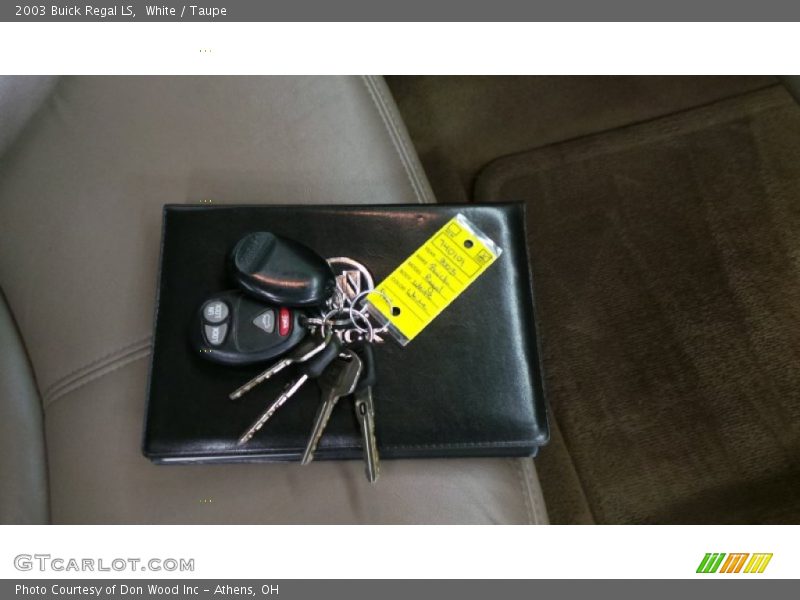 White / Taupe 2003 Buick Regal LS