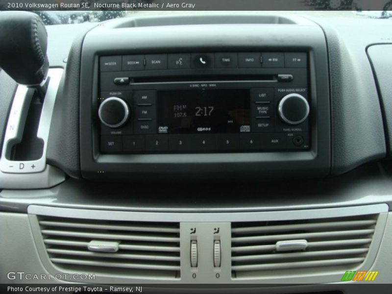 Nocturne Black Metallic / Aero Gray 2010 Volkswagen Routan SE