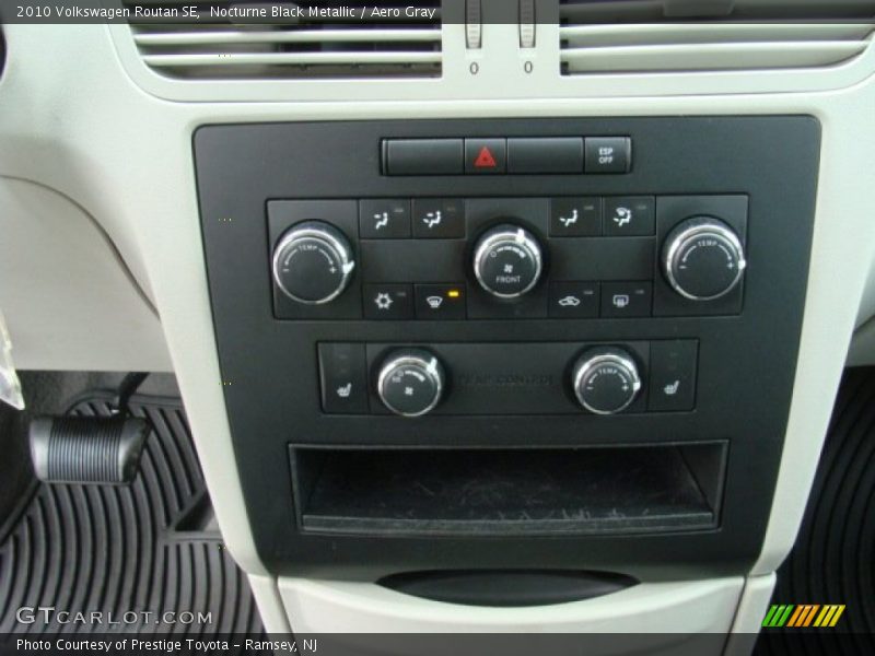 Nocturne Black Metallic / Aero Gray 2010 Volkswagen Routan SE