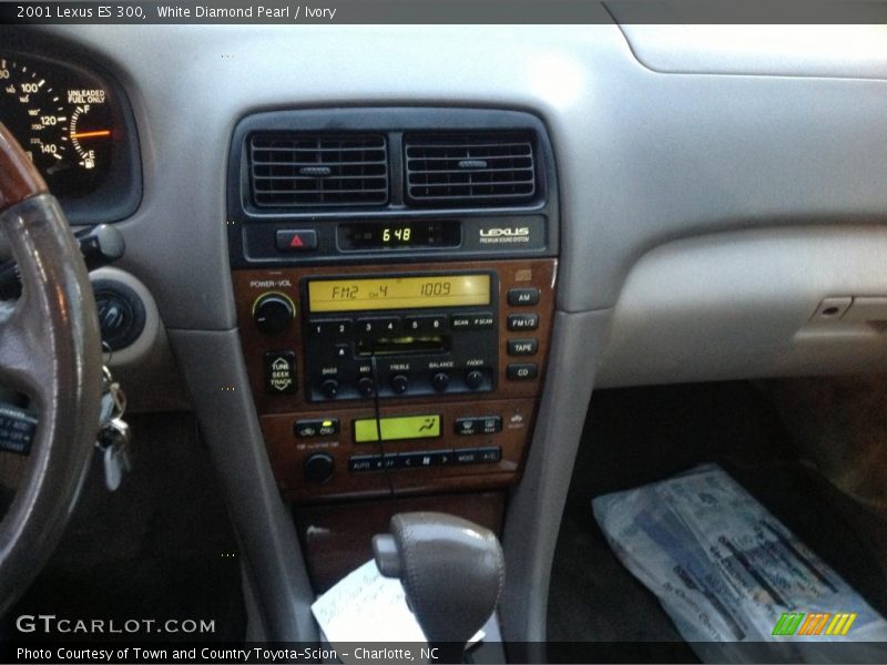 White Diamond Pearl / Ivory 2001 Lexus ES 300