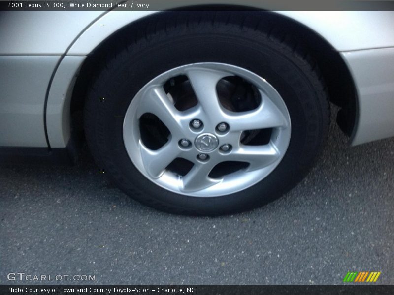 White Diamond Pearl / Ivory 2001 Lexus ES 300