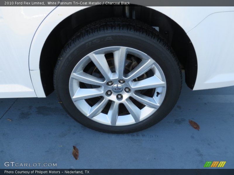 White Platinum Tri-Coat Metallic / Charcoal Black 2010 Ford Flex Limited