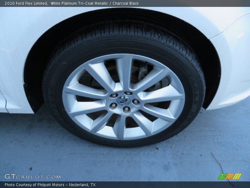 White Platinum Tri-Coat Metallic / Charcoal Black 2010 Ford Flex Limited