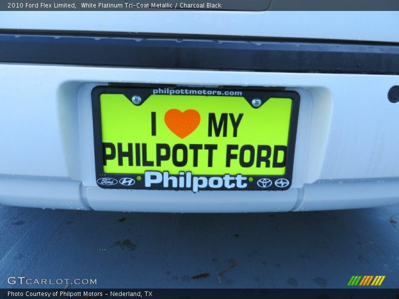 White Platinum Tri-Coat Metallic / Charcoal Black 2010 Ford Flex Limited