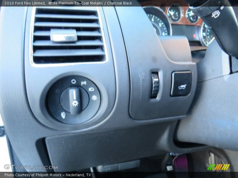 White Platinum Tri-Coat Metallic / Charcoal Black 2010 Ford Flex Limited