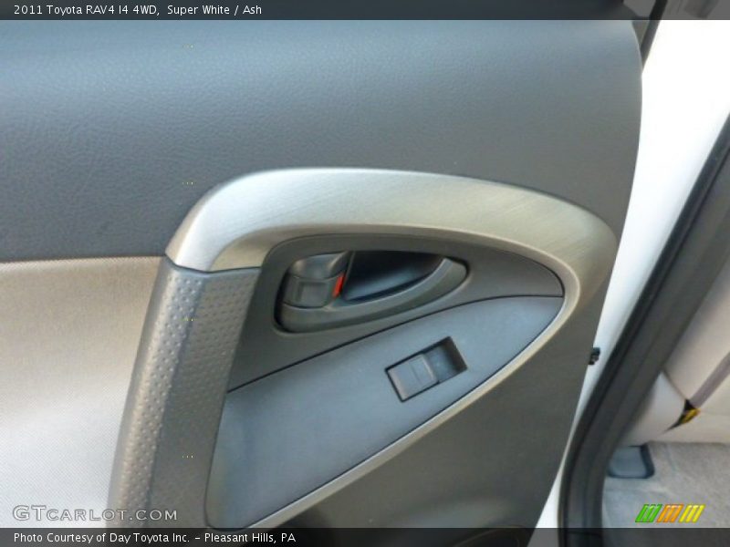 Super White / Ash 2011 Toyota RAV4 I4 4WD