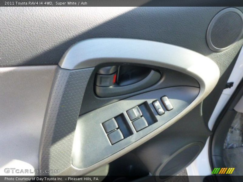 Super White / Ash 2011 Toyota RAV4 I4 4WD