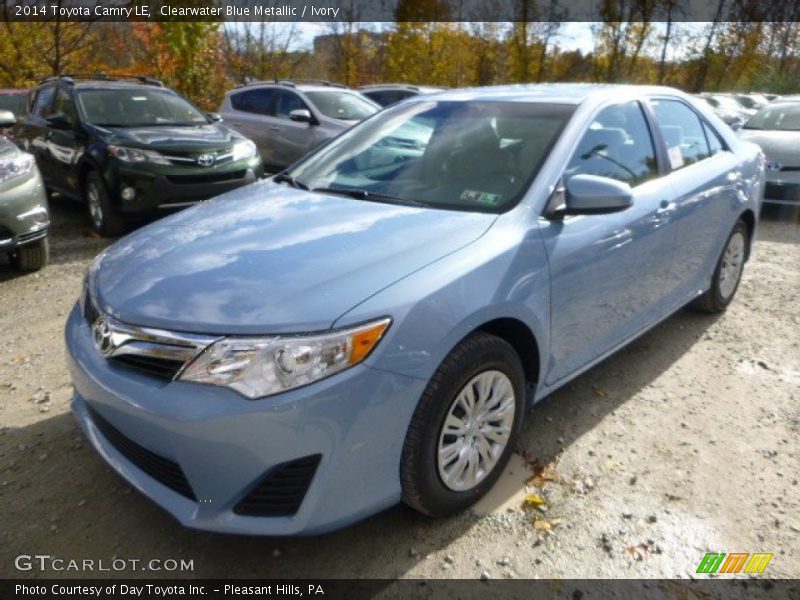 Front 3/4 View of 2014 Camry LE