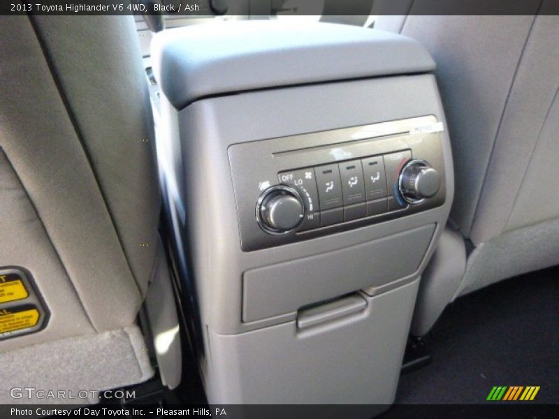 Black / Ash 2013 Toyota Highlander V6 4WD