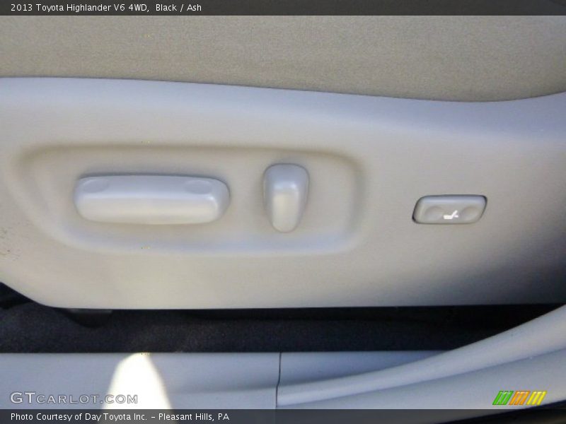 Black / Ash 2013 Toyota Highlander V6 4WD