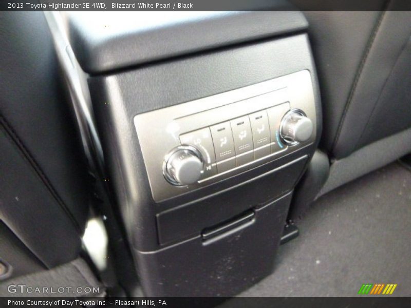 Blizzard White Pearl / Black 2013 Toyota Highlander SE 4WD