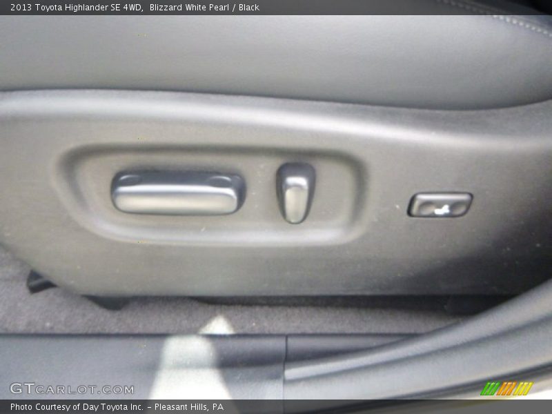 Blizzard White Pearl / Black 2013 Toyota Highlander SE 4WD