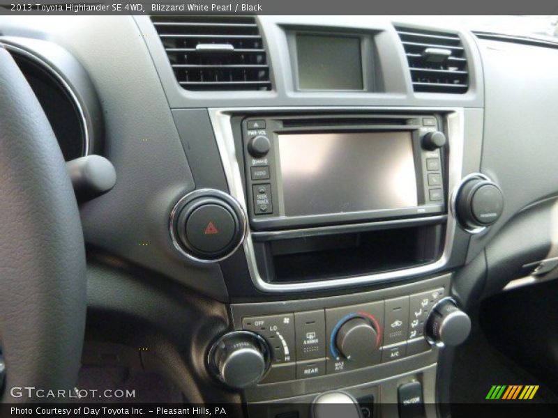 Blizzard White Pearl / Black 2013 Toyota Highlander SE 4WD