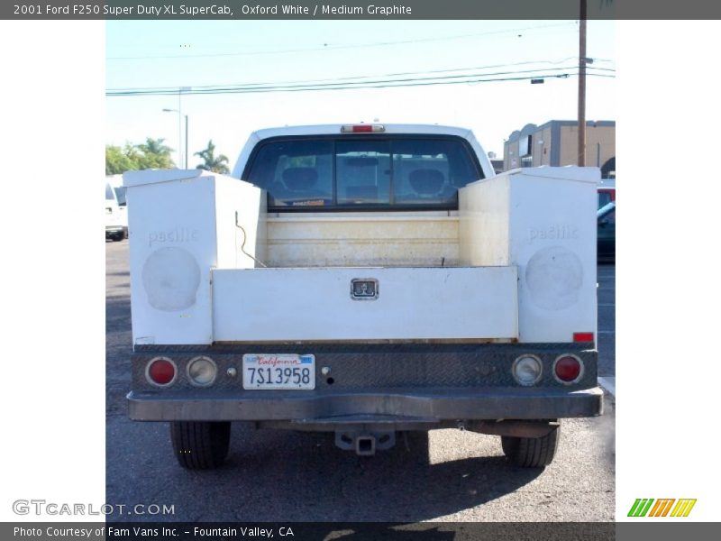 Oxford White / Medium Graphite 2001 Ford F250 Super Duty XL SuperCab