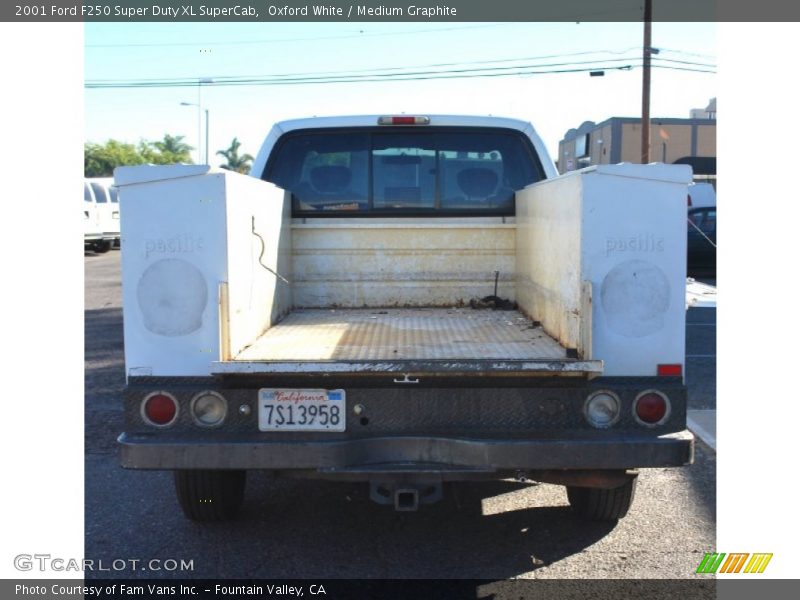 Oxford White / Medium Graphite 2001 Ford F250 Super Duty XL SuperCab