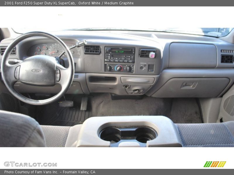 Dashboard of 2001 F250 Super Duty XL SuperCab