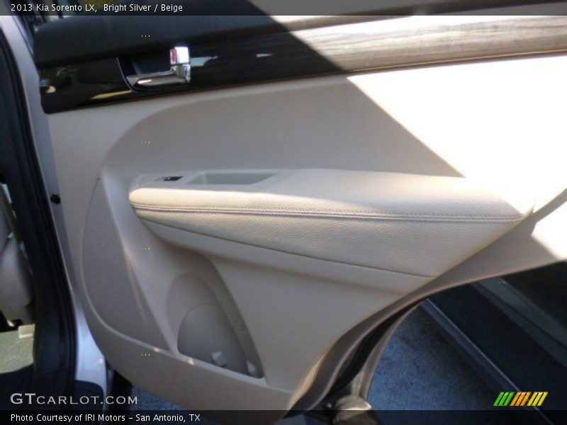 Bright Silver / Beige 2013 Kia Sorento LX