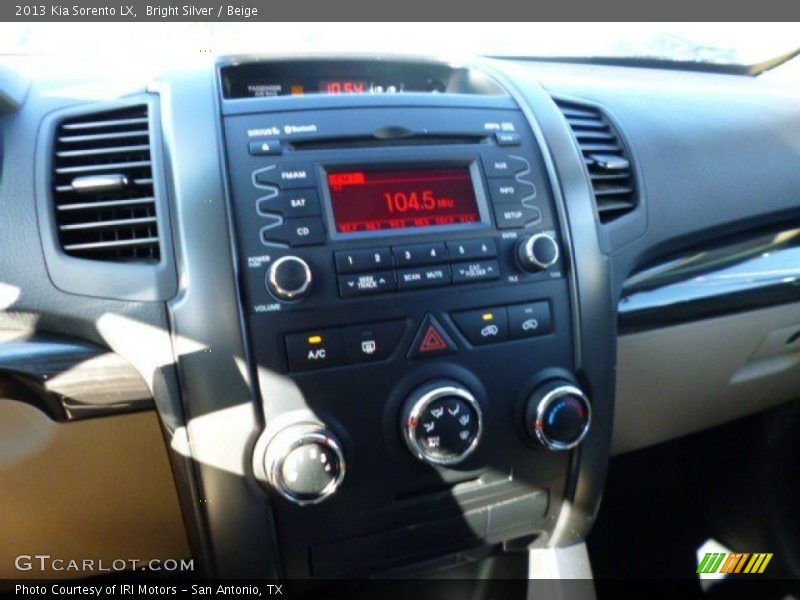 Bright Silver / Beige 2013 Kia Sorento LX