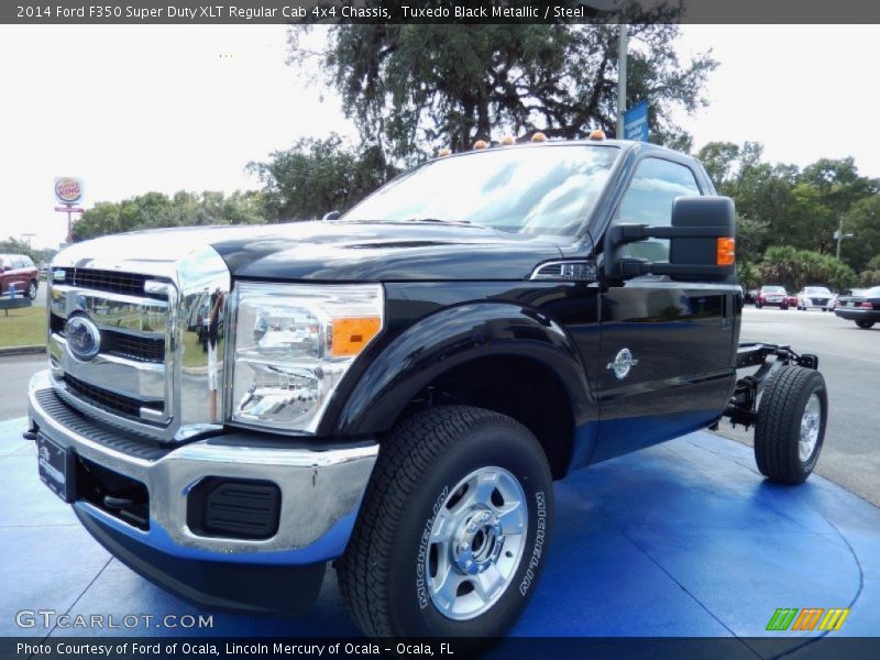 Front 3/4 View of 2014 F350 Super Duty XLT Regular Cab 4x4 Chassis