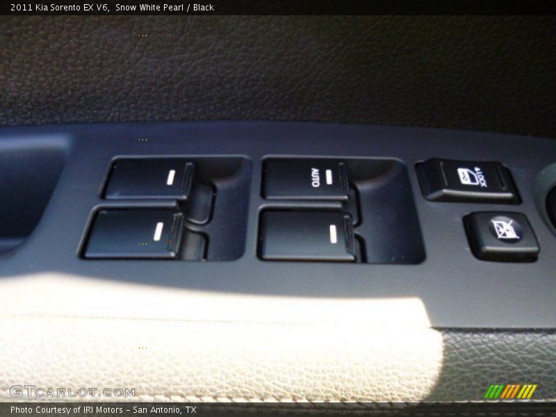 Snow White Pearl / Black 2011 Kia Sorento EX V6