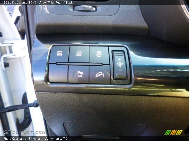 Snow White Pearl / Black 2011 Kia Sorento EX V6
