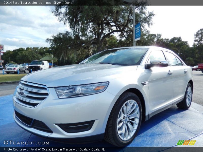 Front 3/4 View of 2014 Taurus Limited