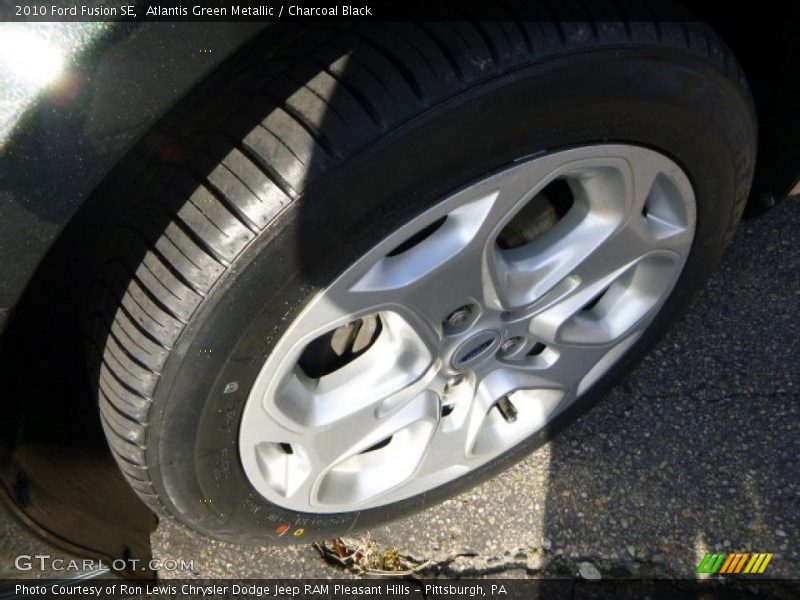 Atlantis Green Metallic / Charcoal Black 2010 Ford Fusion SE