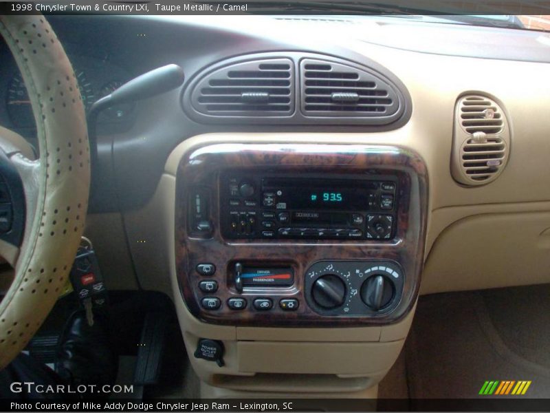 Taupe Metallic / Camel 1998 Chrysler Town & Country LXi