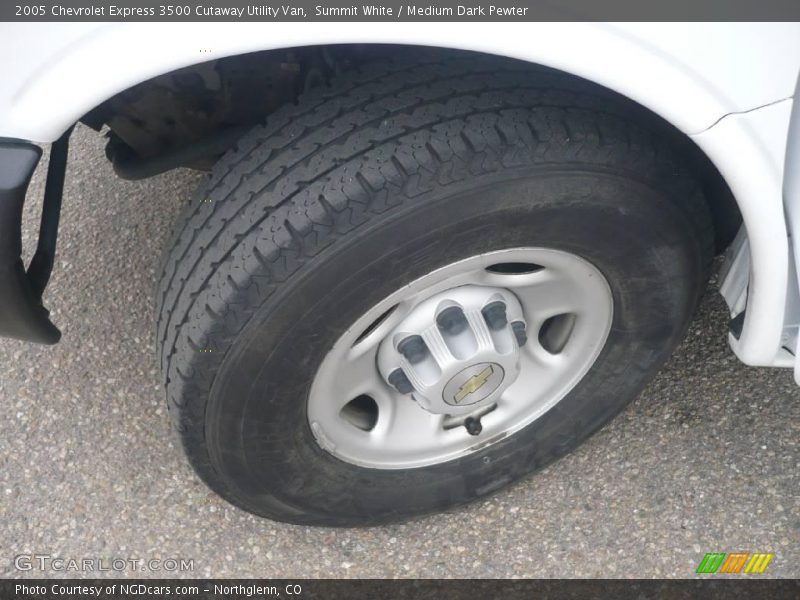 Summit White / Medium Dark Pewter 2005 Chevrolet Express 3500 Cutaway Utility Van