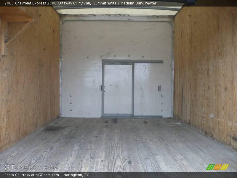 Summit White / Medium Dark Pewter 2005 Chevrolet Express 3500 Cutaway Utility Van
