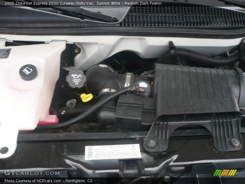 Summit White / Medium Dark Pewter 2005 Chevrolet Express 3500 Cutaway Utility Van