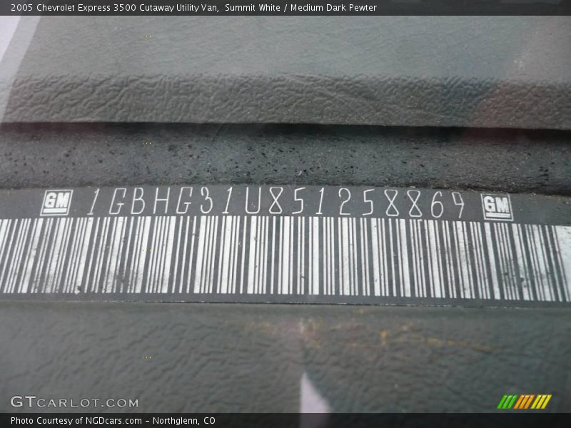 Summit White / Medium Dark Pewter 2005 Chevrolet Express 3500 Cutaway Utility Van