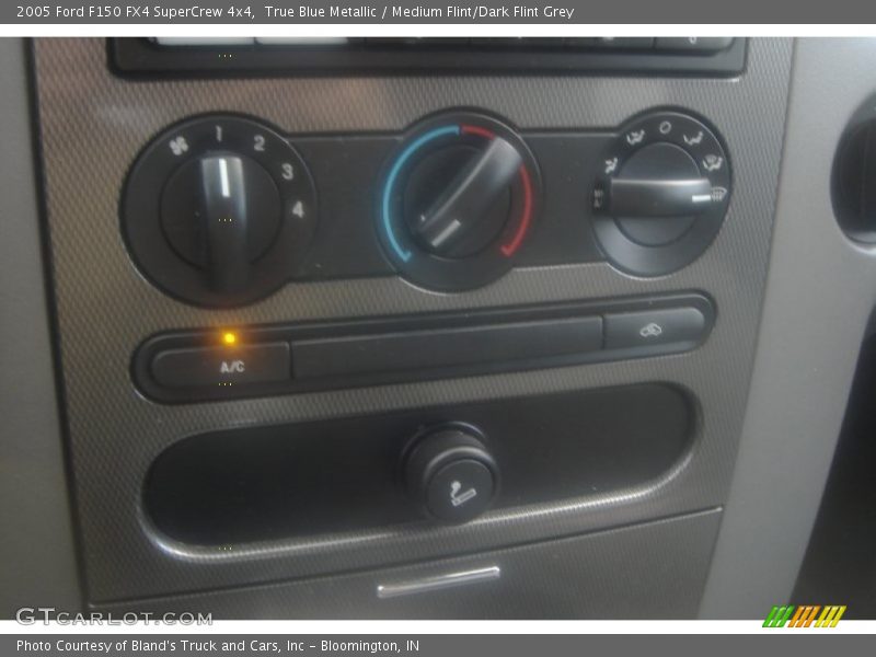 True Blue Metallic / Medium Flint/Dark Flint Grey 2005 Ford F150 FX4 SuperCrew 4x4