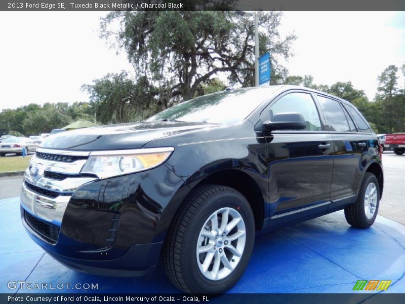 Tuxedo Black Metallic / Charcoal Black 2013 Ford Edge SE